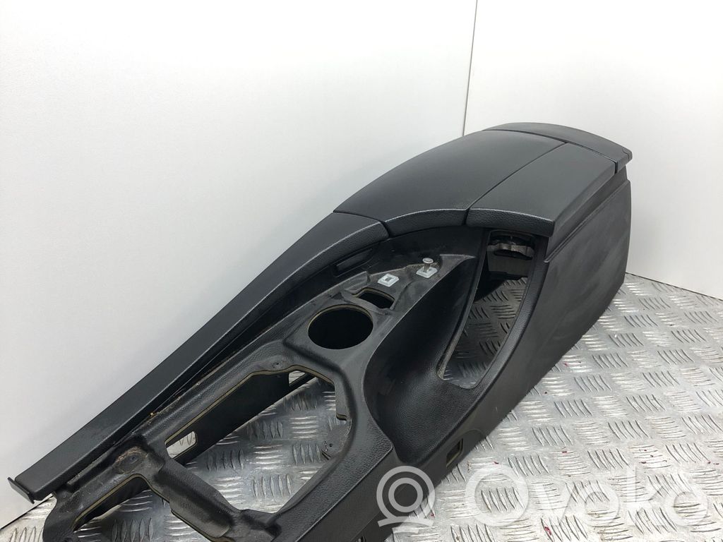 Armrest   7034086,7060613,7275847