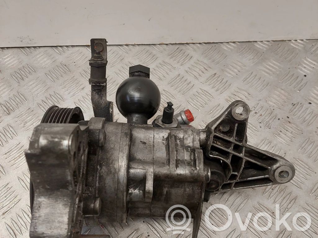 Power steering pump   7787536