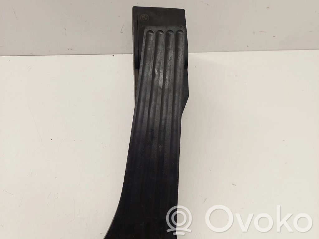 Accelerator throttle pedal   6772645,5916010