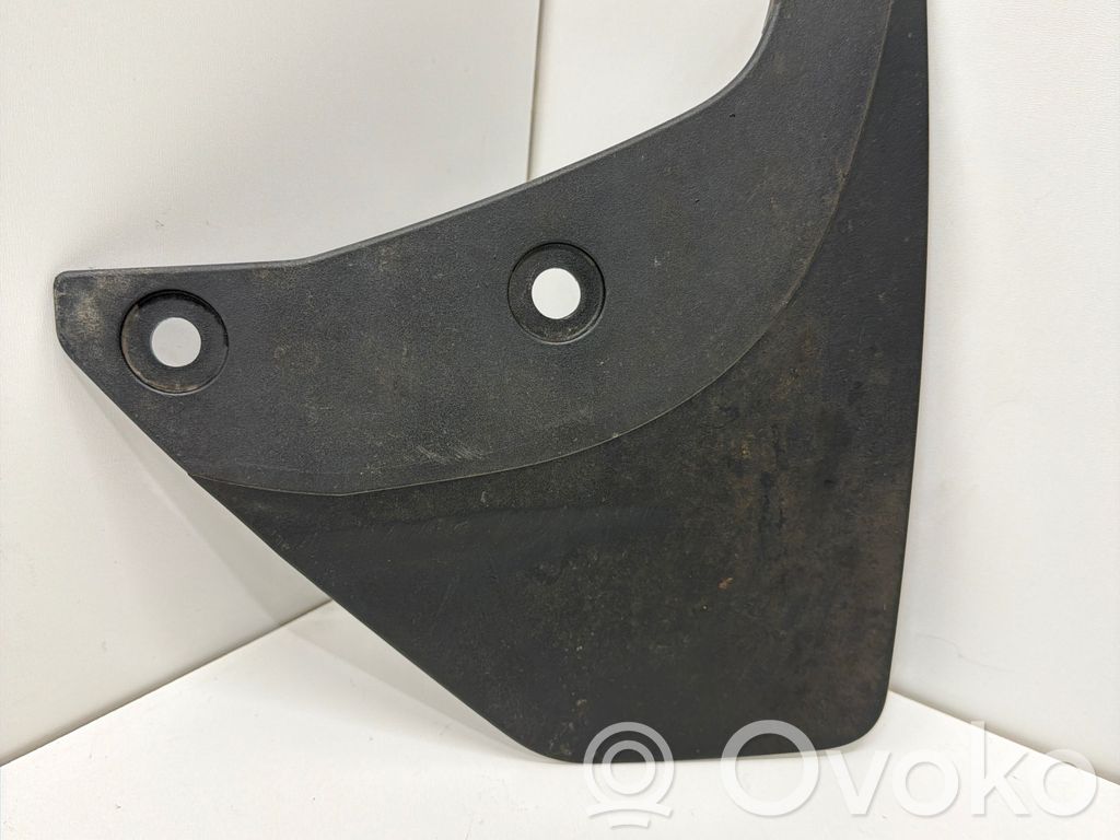 Tesla Model Y Eturoiskeläppä 