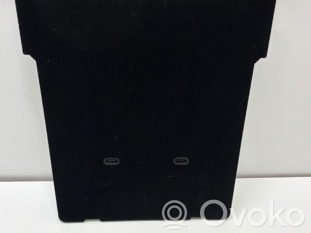 Tesla Model 3 Steuergerät USB 