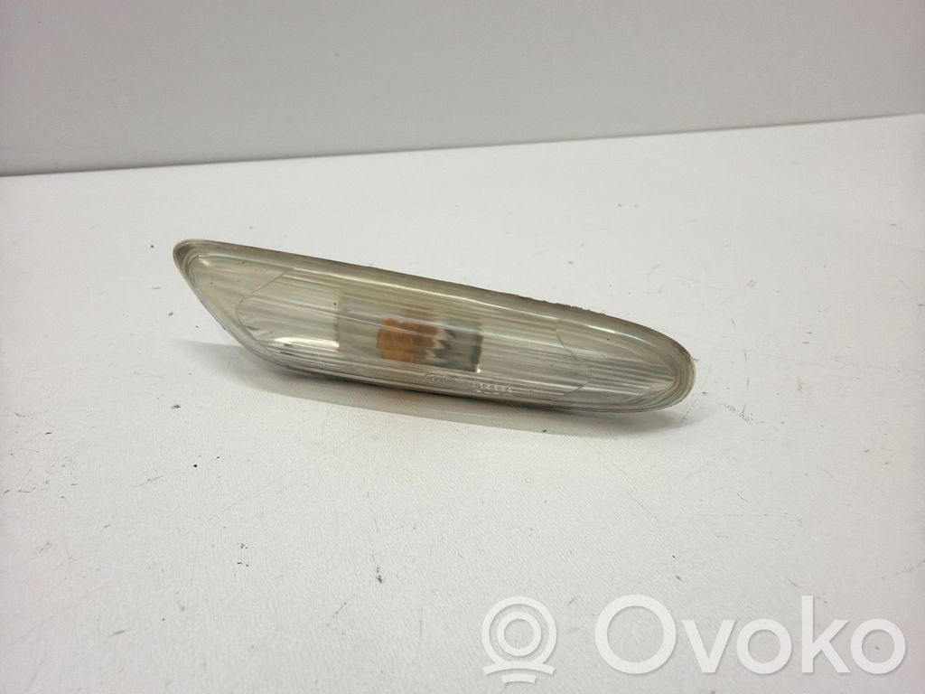 Front fender indicator light   6939816