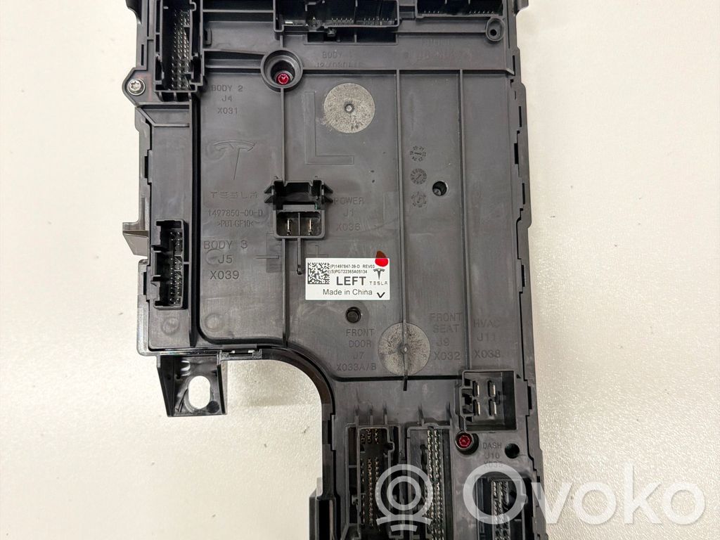 Tesla Model Y Korin keskiosan ohjainlaite 