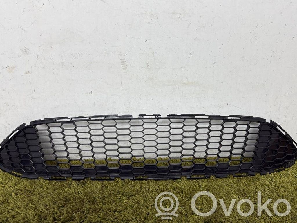 Ford Focus Front bumper upper radiator grill 