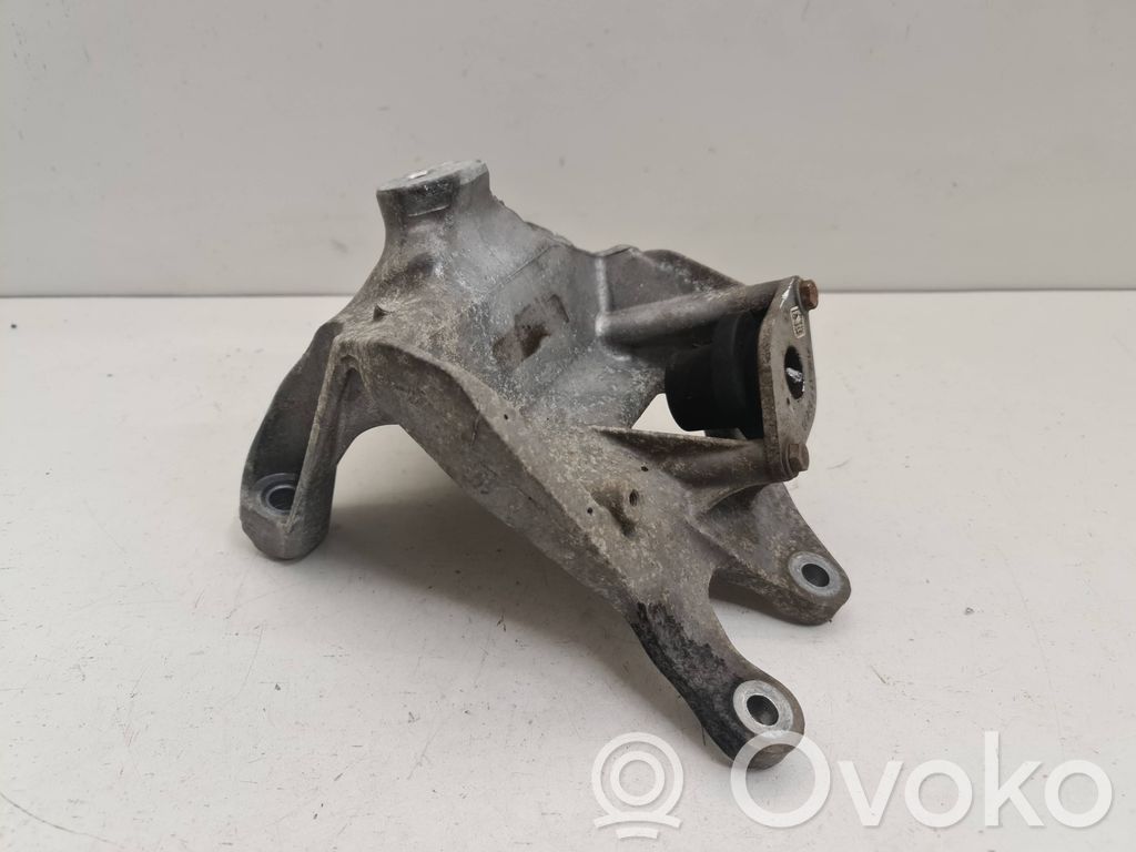 Audi Q7 4M Engine mounting bracket 