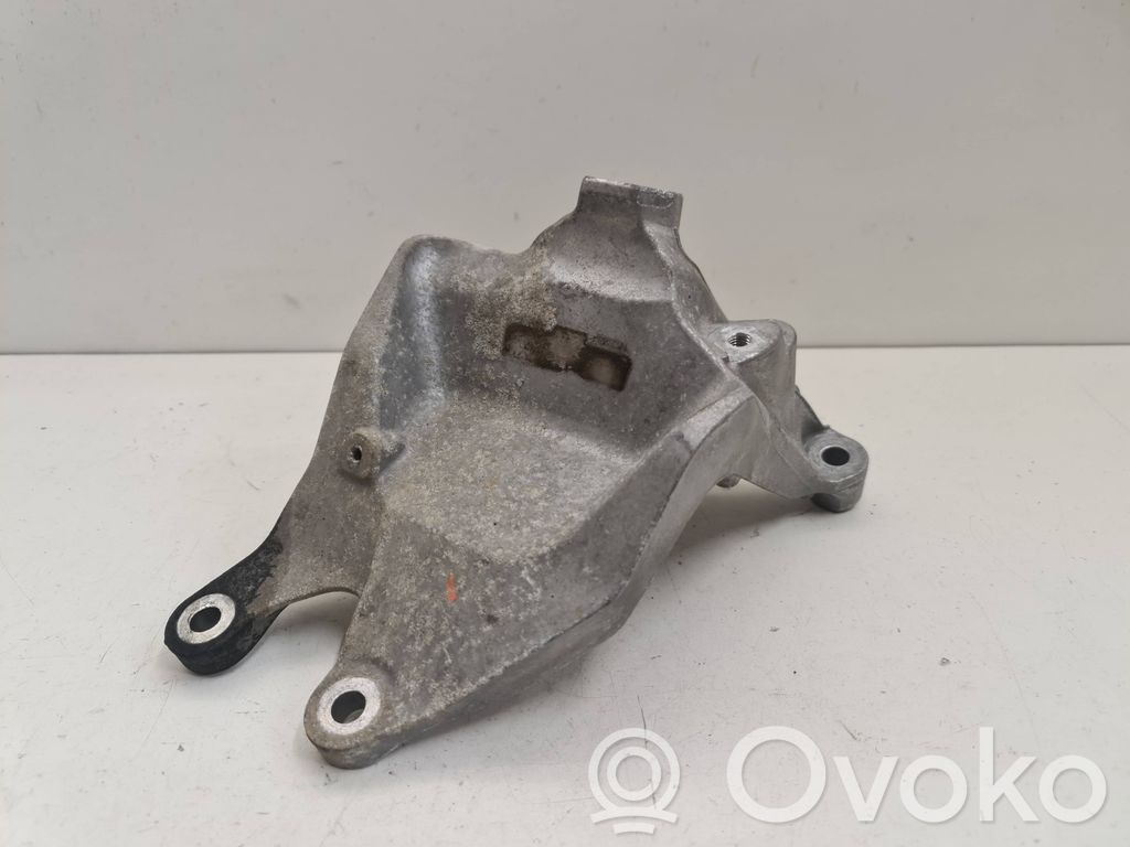 Audi Q7 4M Engine mounting bracket 