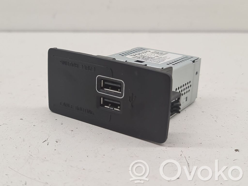 Volvo V60 USB socket connector 