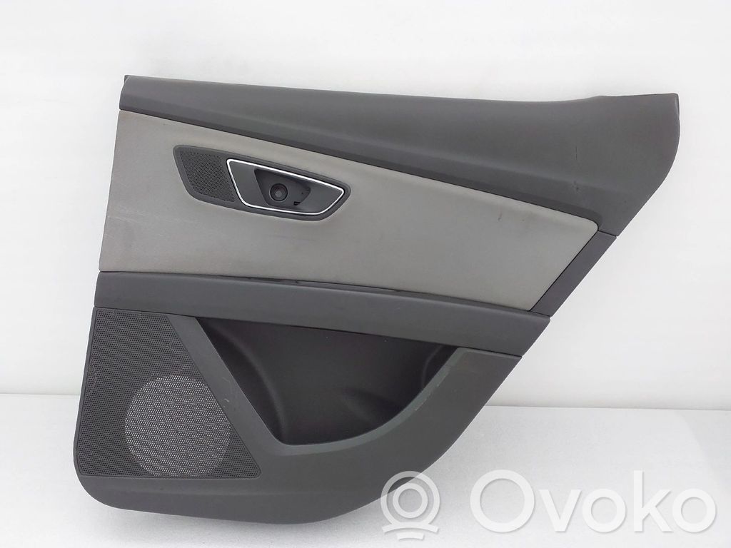 Seat Leon (5F) Apšuvums aizmugurējām durvīm 