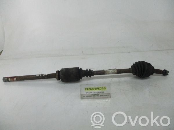 Opel Vivaro Półoś przednia 