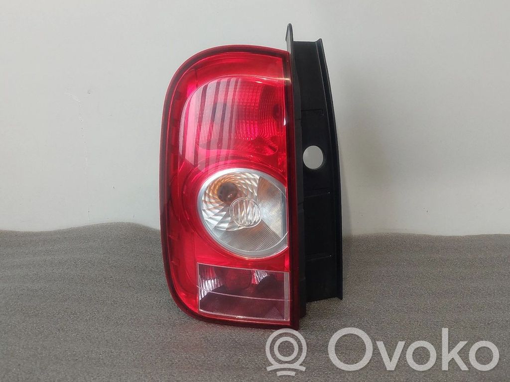 Tailgate rear/tail lights   26