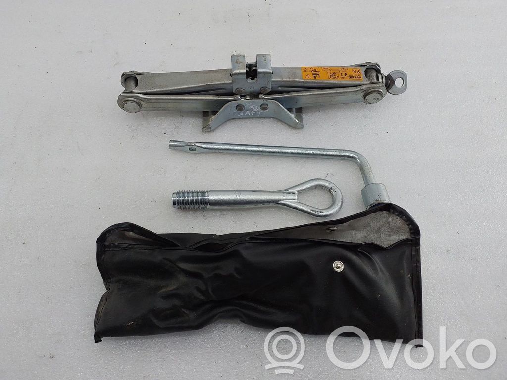Nissan Leaf I (ZE0) Tool set 