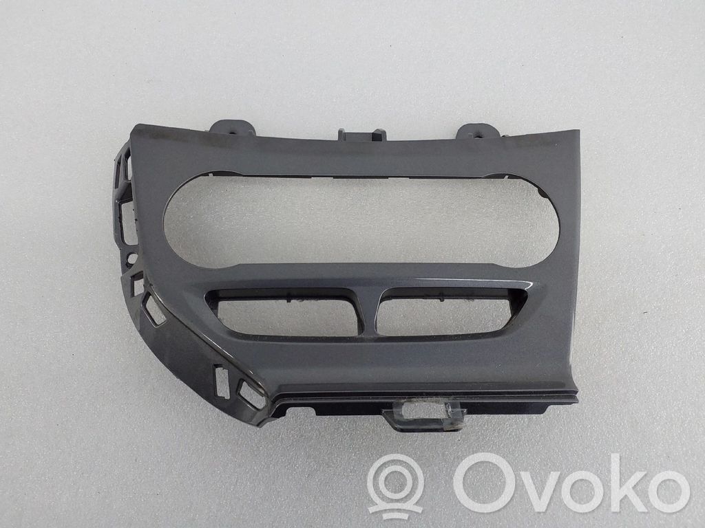 Ford Focus Moldura de la unidad delantera de radio/GPS 
