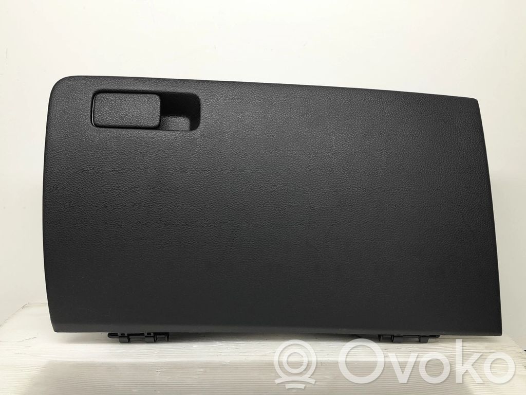 KIA Stonic Daiktadėžė 