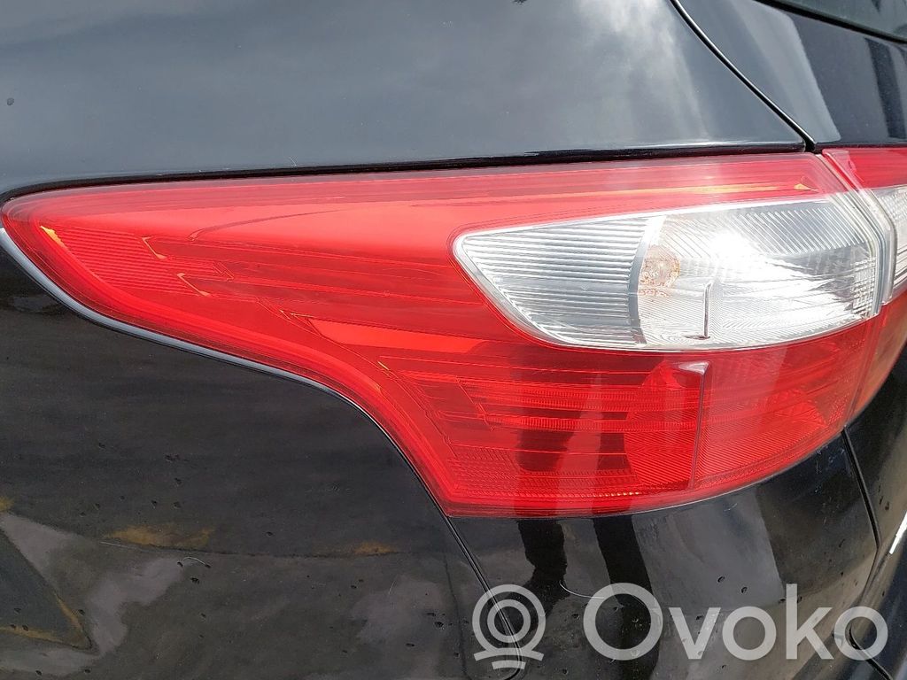 Tailgate rear/tail lights