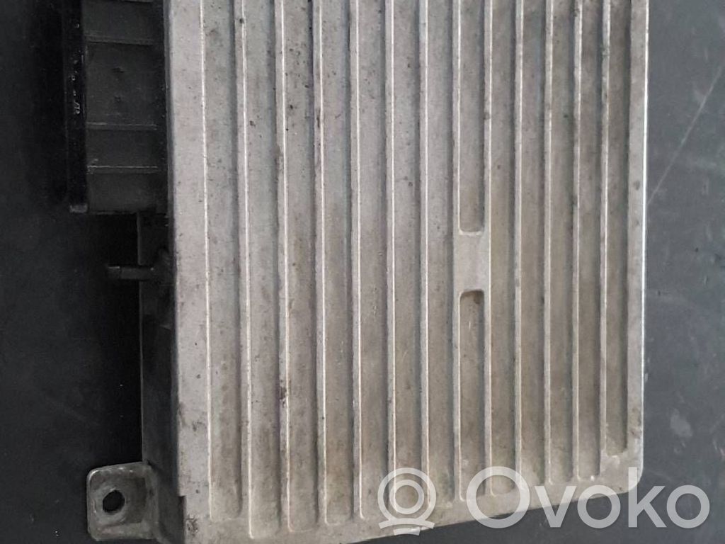 Moottorin ohjainlaite/moduuli   MKC101610