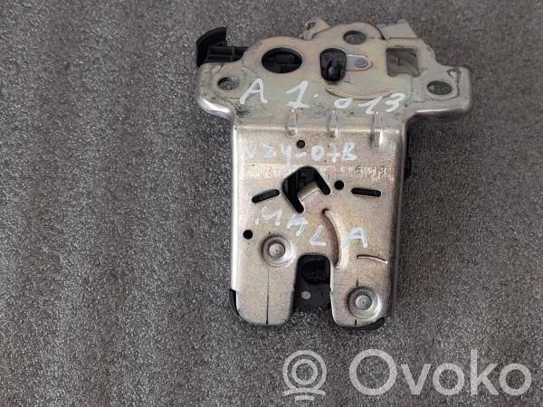 Tailgate exterior lock
