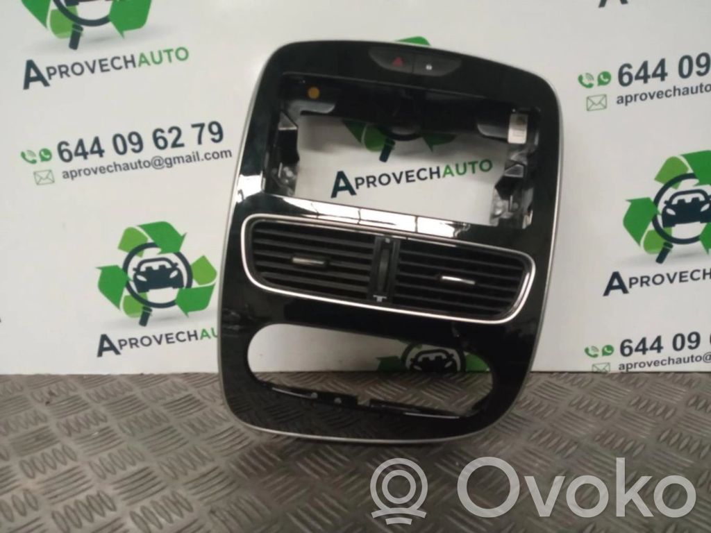 Renault Clio III Rejilla de ventilación central del panel 