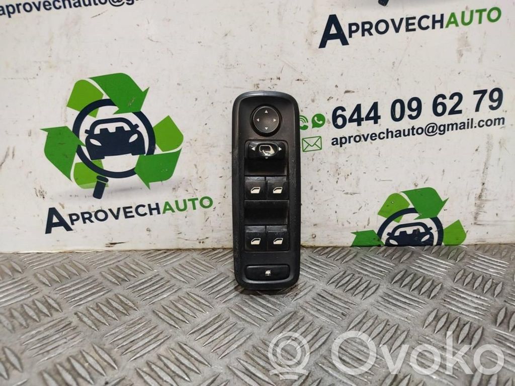 Peugeot 207 Electric window control switch 