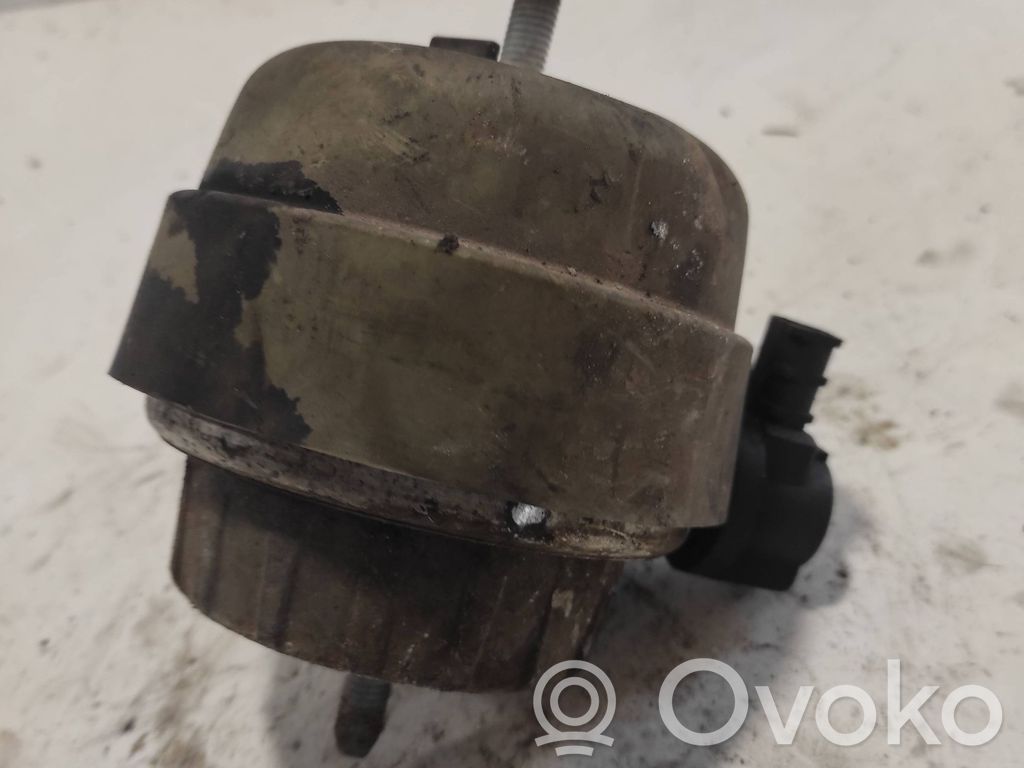 Audi A6 S6 C6 4F Engine mount bracket 