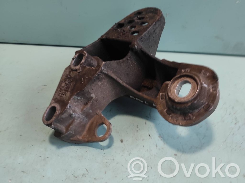 Audi A4 S4 B6 8E 8H Engine mounting bracket 