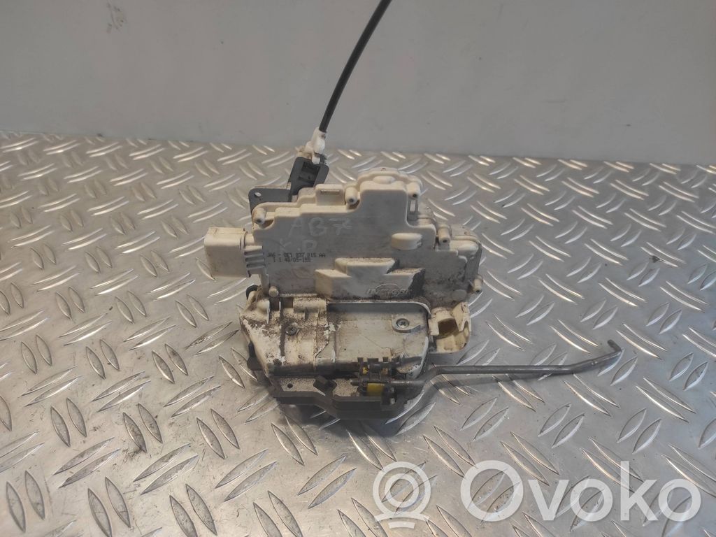 Audi A4 S4 B7 8E 8H Cerradura de puerta delantera 
