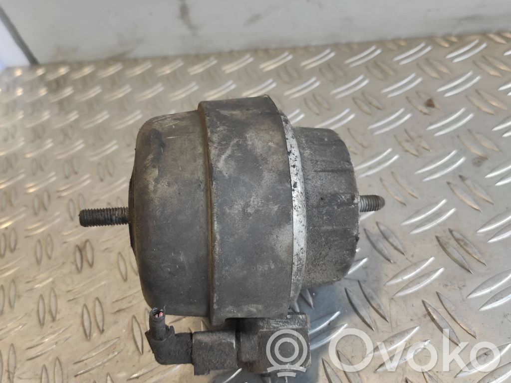 Audi A6 S6 C6 4F Engine mount bracket 