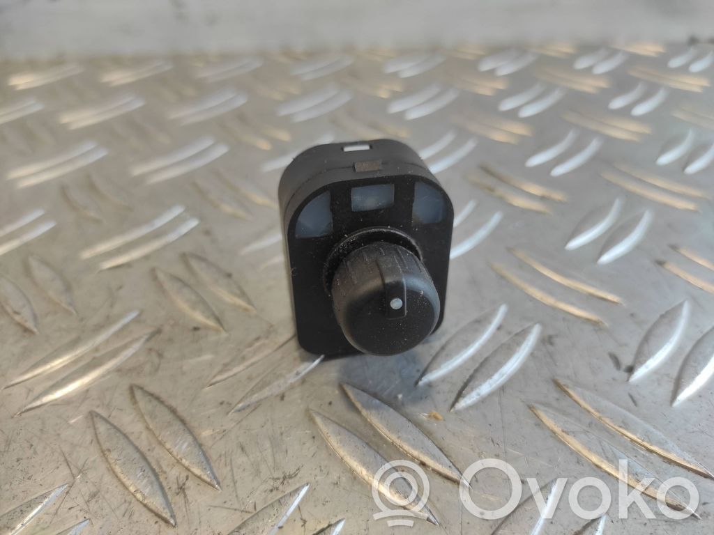Audi A4 S4 B6 8E 8H Wing mirror switch 
