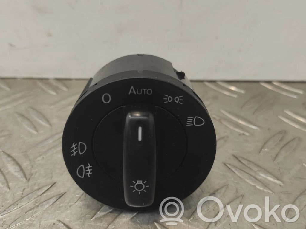 Volkswagen Tiguan Light switch 