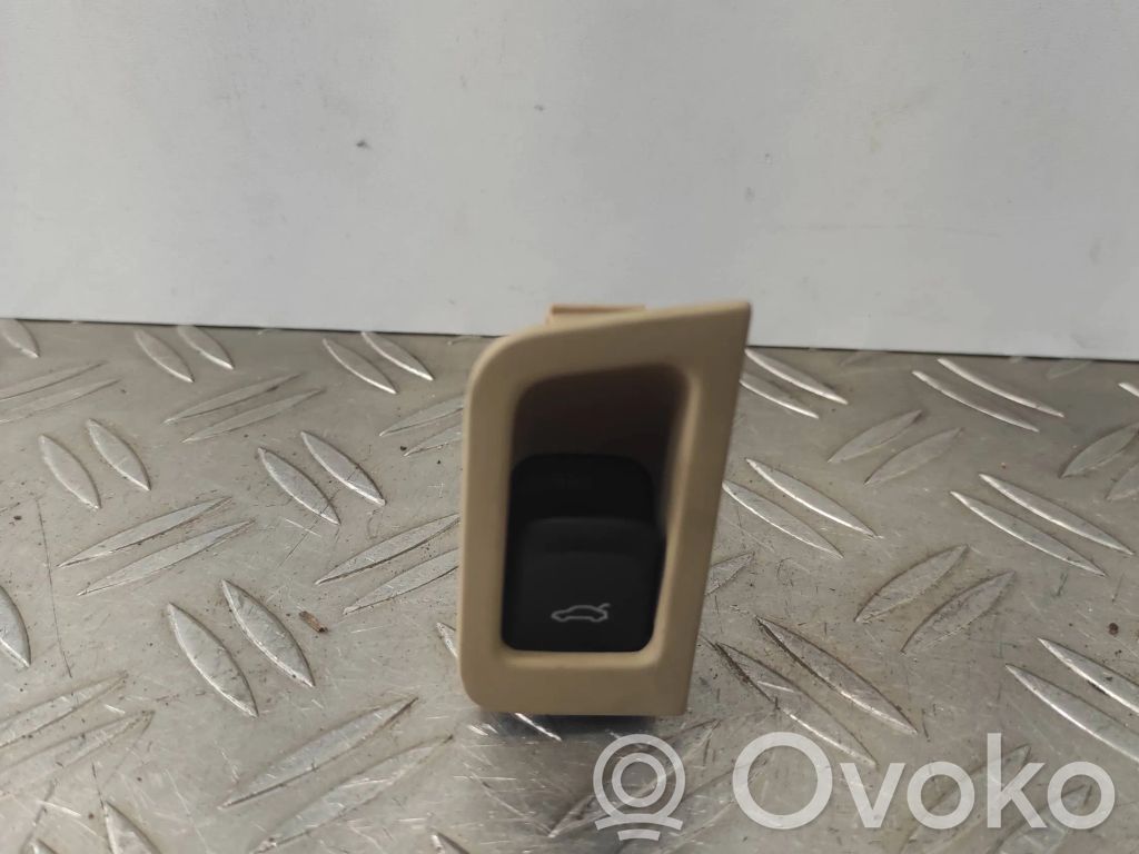 Audi A7 S7 4G Tailgate opening switch 