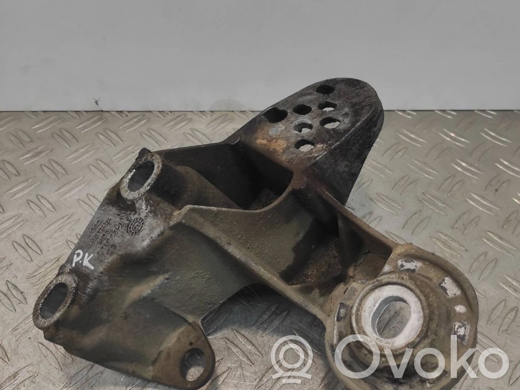 Audi A6 Allroad C5 Engine mounting bracket 