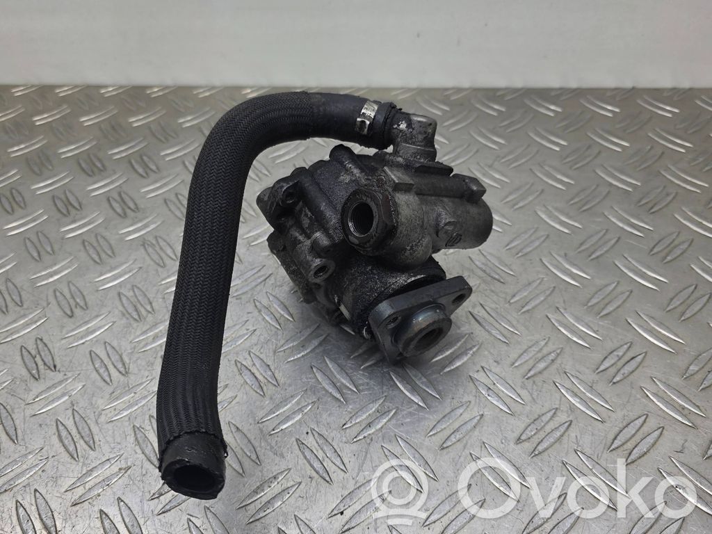 Audi A4 S4 B7 8E 8H Ohjaustehostimen pumppu 