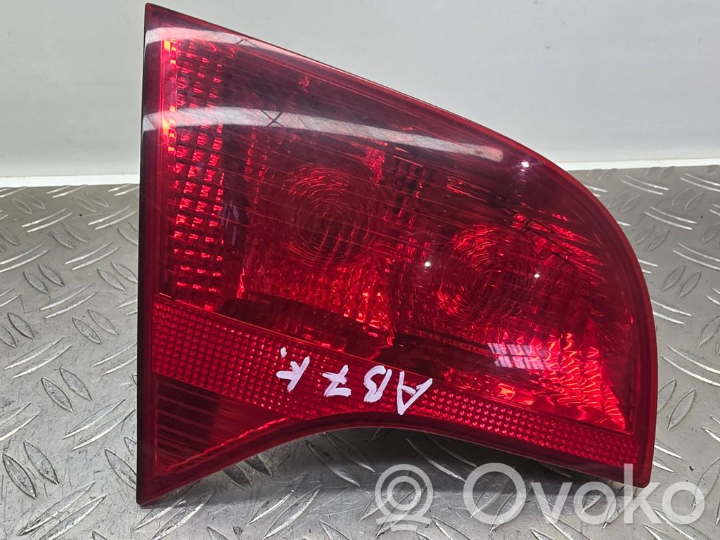 Audi A4 S4 B7 8E 8H Rückleuchte Heckleuchte innen 