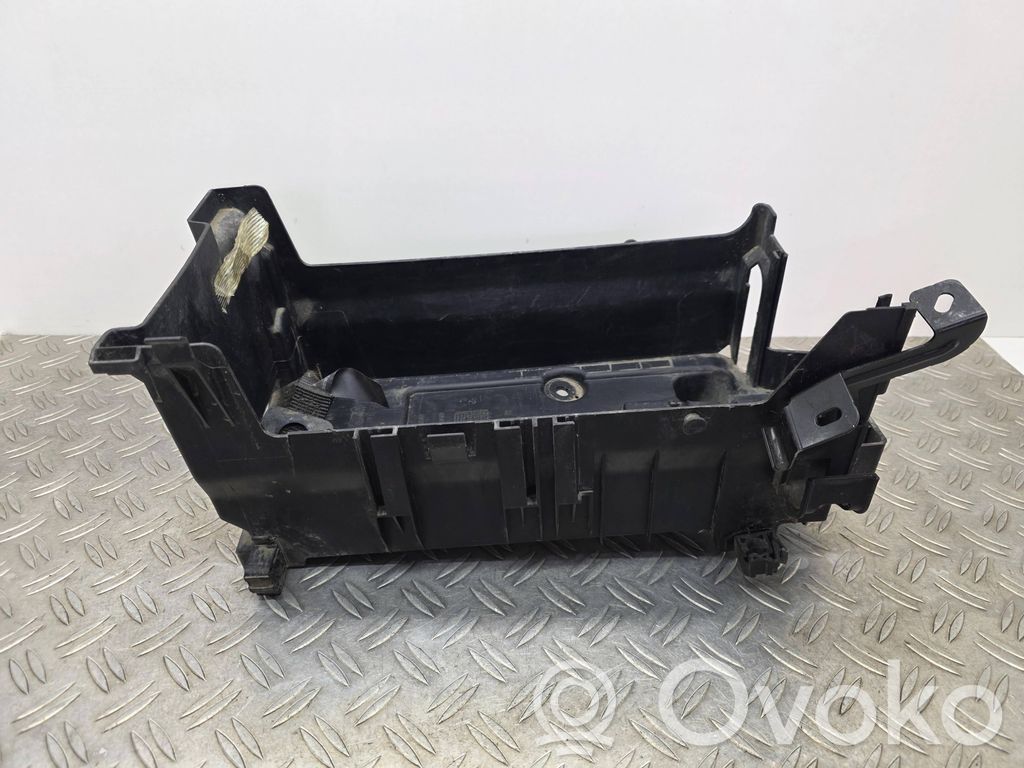Opel Insignia A Akkulaatikon alusta 