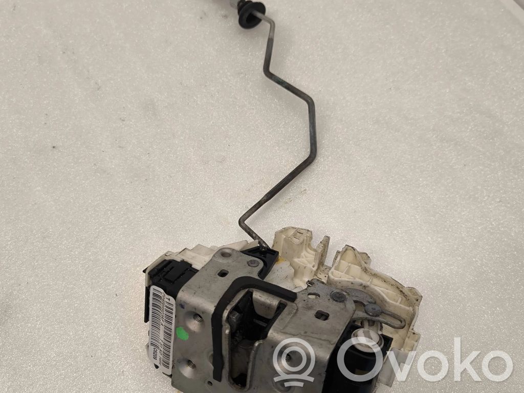 Jeep Grand Cherokee Takaoven lukko 