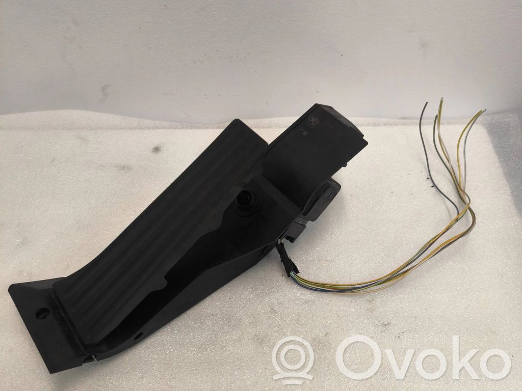 Accelerator throttle pedal   6766930,25916010,00805