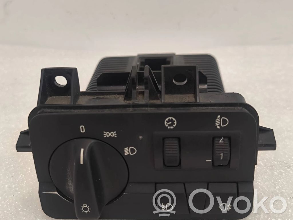Light switch   6907947,086480061,0084308