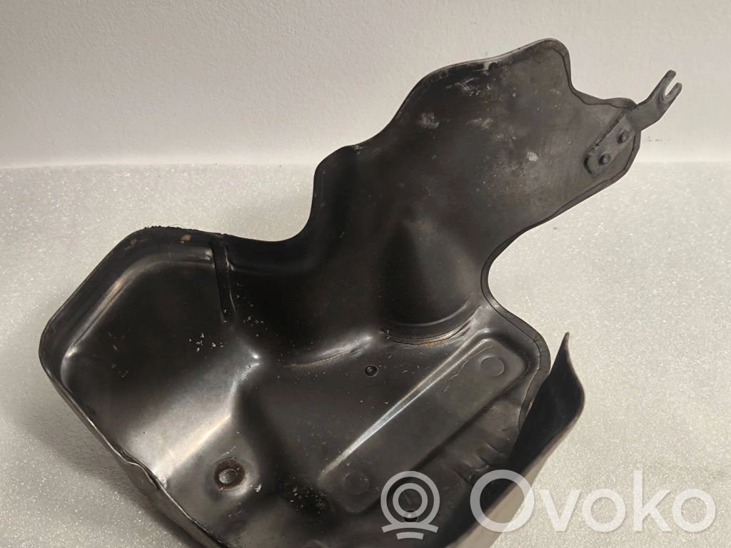 Heat shield in engine bay   059145323,25RNZ070E