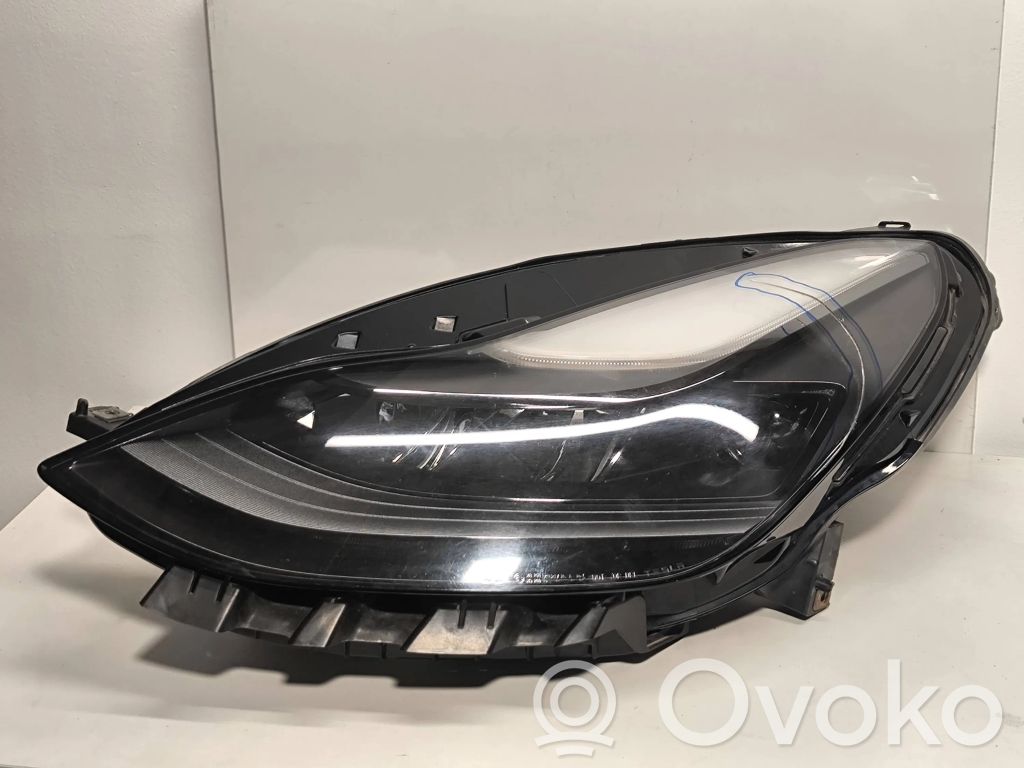 Tesla Model 3 Far 