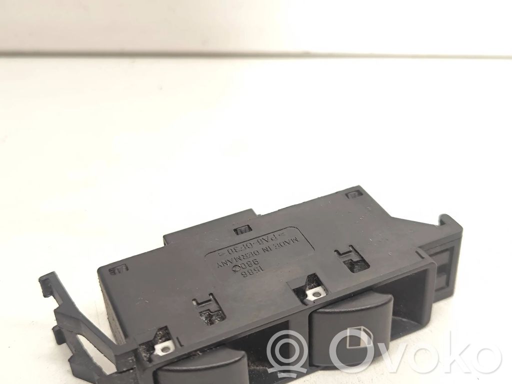 Interruptor del elevalunas eléctrico   6902179