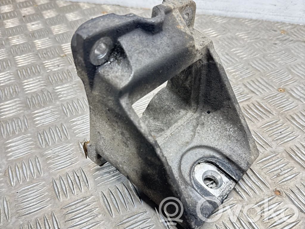 Jeep Cherokee IV KK Engine mounting bracket 