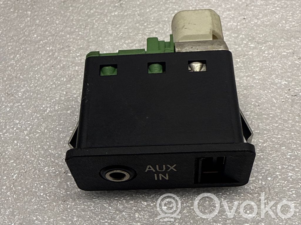 BMW X5 E70 Enchufe conector entrada auxiliar 