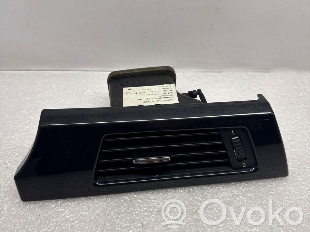 BMW 3 E92 E93 Lango oro grotelės 