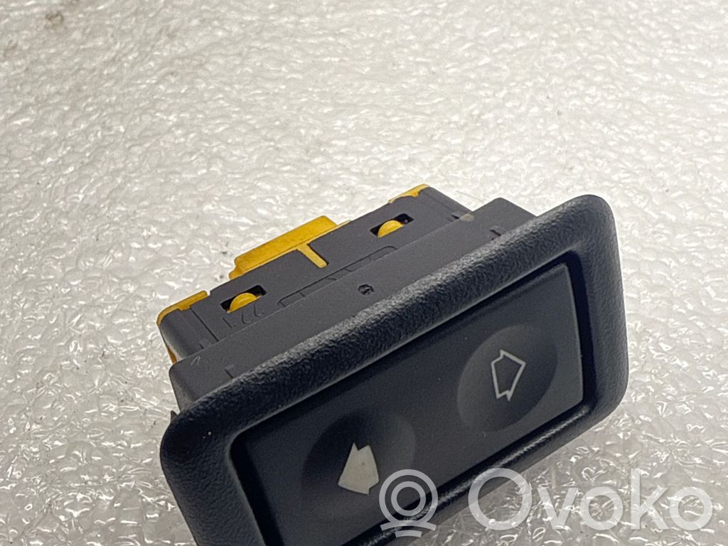 Electric window control switch   8368941
