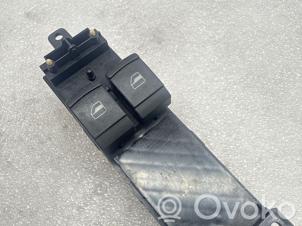Volkswagen PASSAT B5 Electric window control switch 