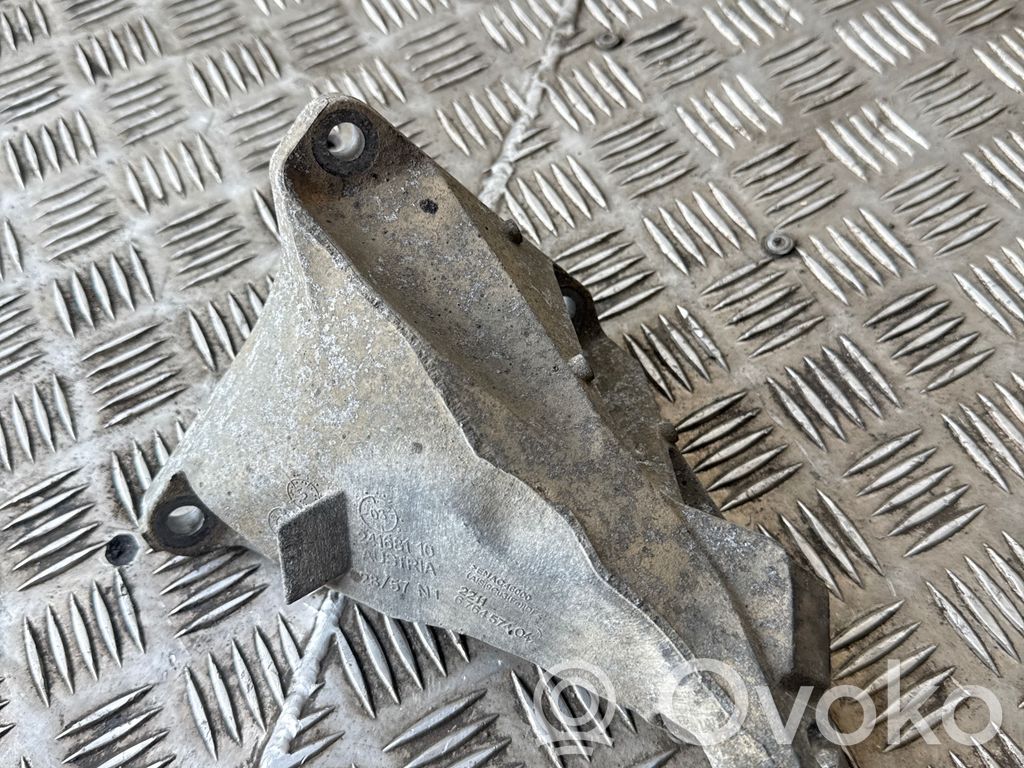 Engine mounting bracket   6764574