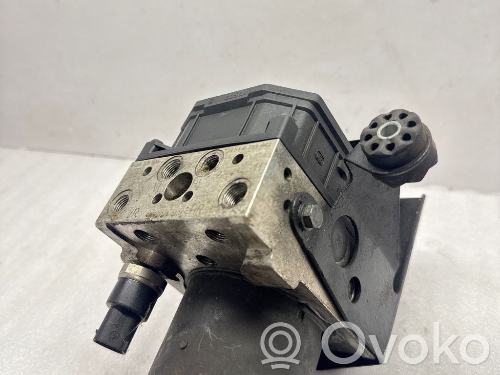 BMW 7 E38 ABS Pump 