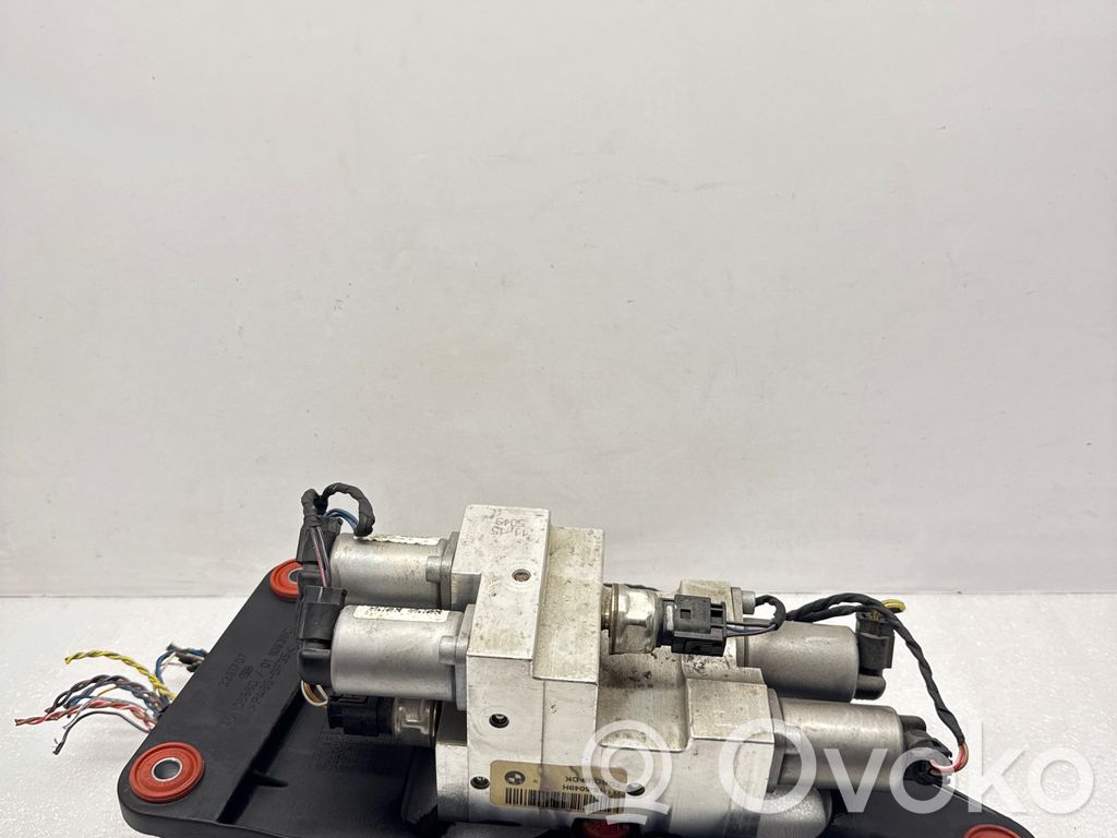 BMW X5M F85 Aktīvā stabilizatora vadības / vārsta bloks 
