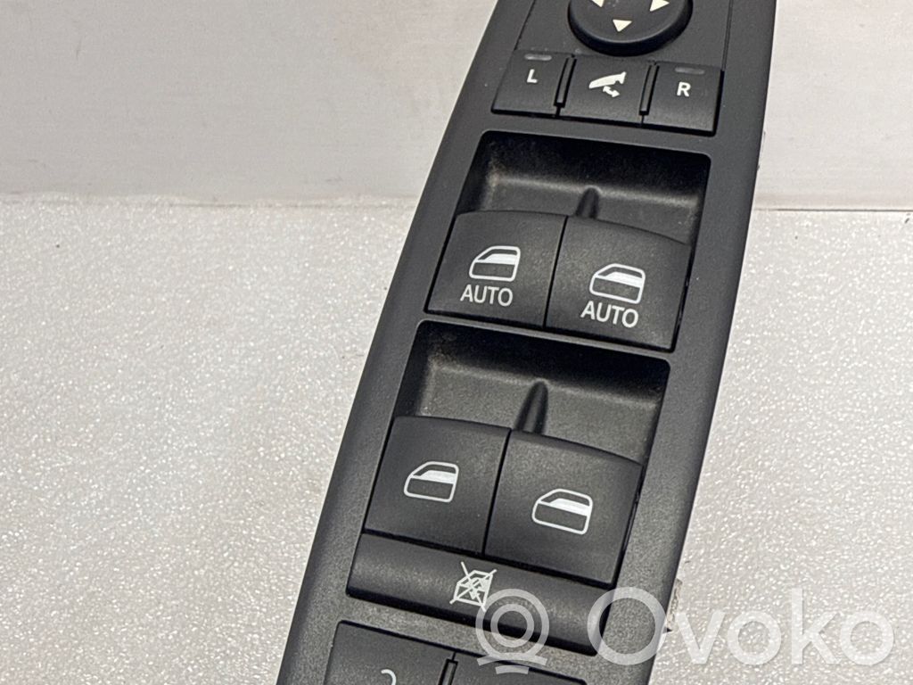 Jeep Cherokee Electric window control switch 
