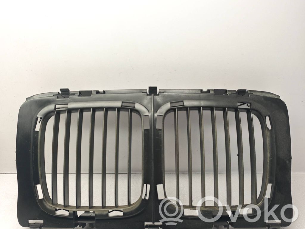 BMW 5 E34 Front bumper upper radiator grill 