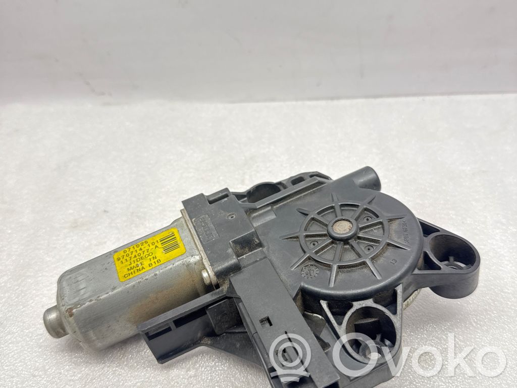 Volvo V70 Silnik regulatora szyby drzwi przednich 